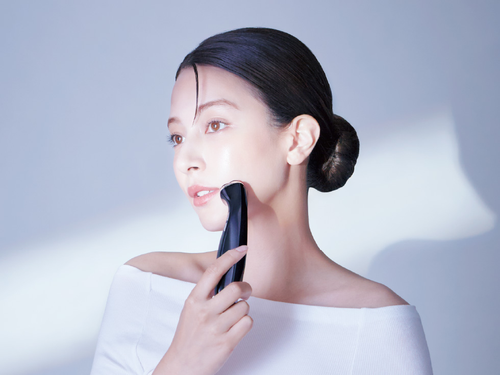 エナージュ　リフト美顔器RF　目元ケア　KBE-1140　