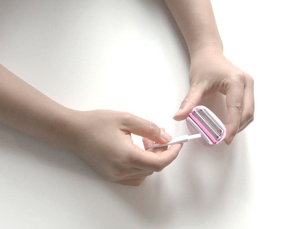 USB充電器とうれしいお手入れブラシつき