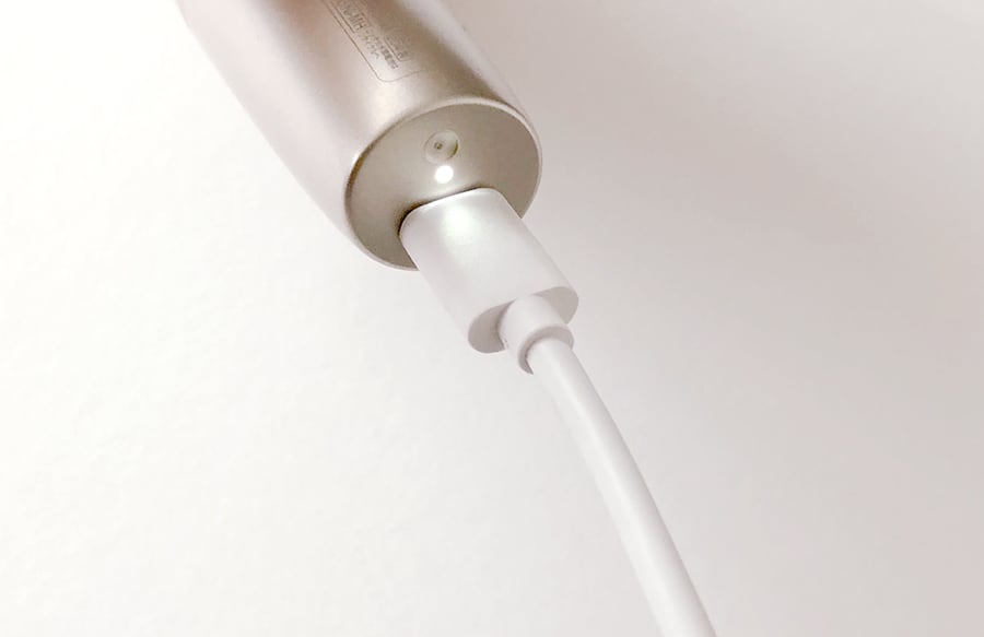 充電中はライトでおしらせ