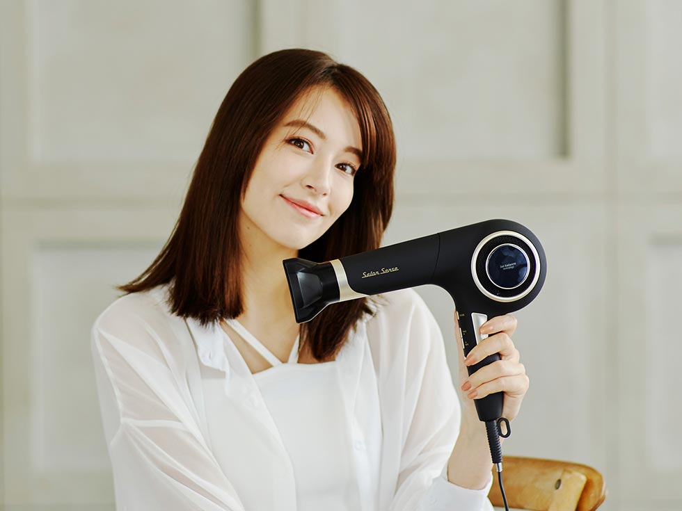 サロンセンス イオンバランスドライヤー KHD-9560 イオンバランスなら、乾かしながら「うるおい」「ツヤ」「なめらかさ」を実現