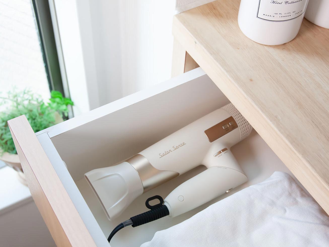 サロンセンス イオンバランスドライヤー KHD-9970 引き出しにすっぽり入る 