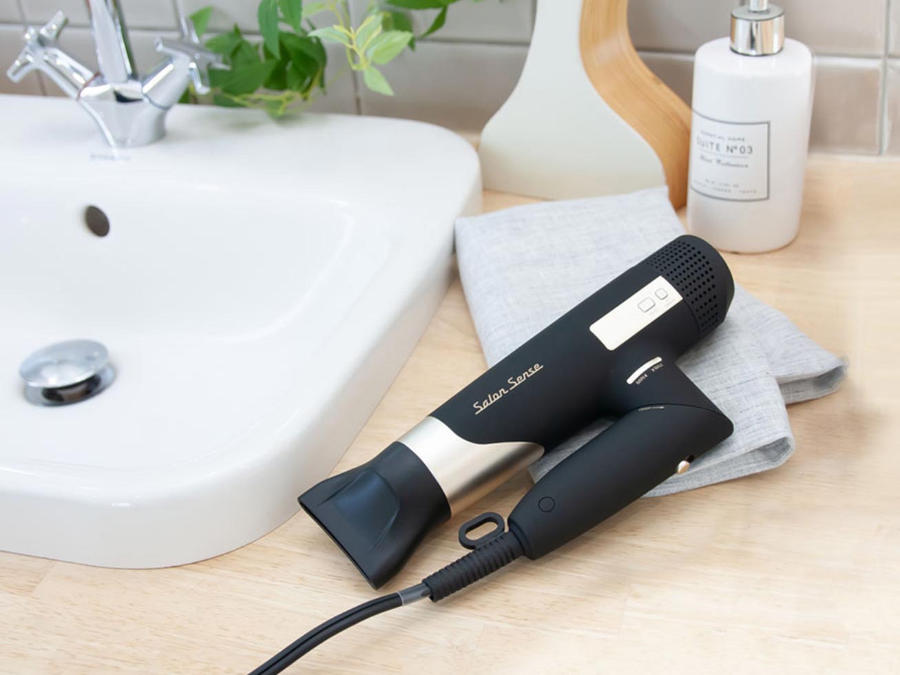 サロンセンス イオンバランスドライヤー KHD-9970 折りたたみ収納