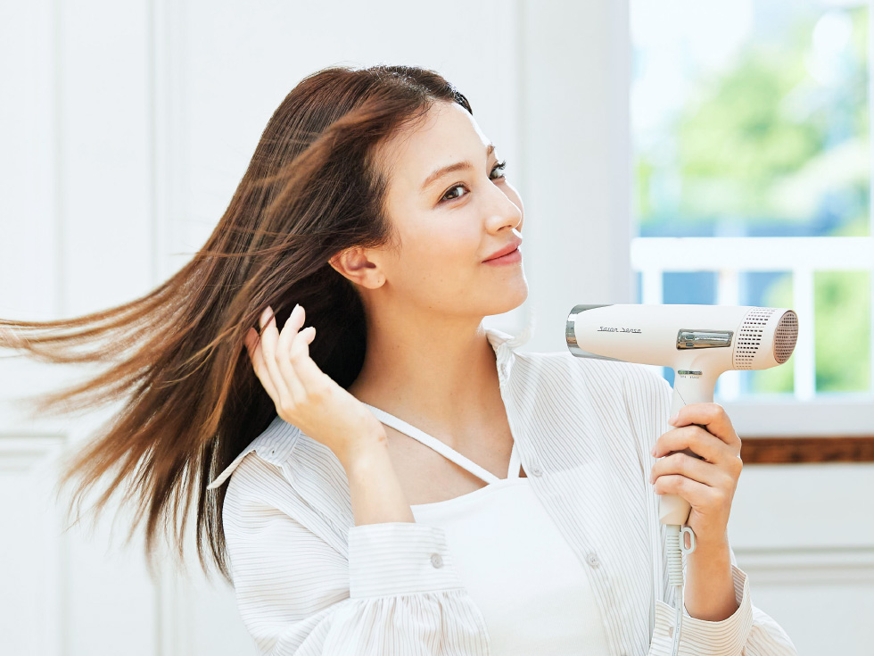 サロンセンス ハイスピードイオンバランスドライヤー KHD-B500 毎日のスタイリングが　髪をいたわる時間になる