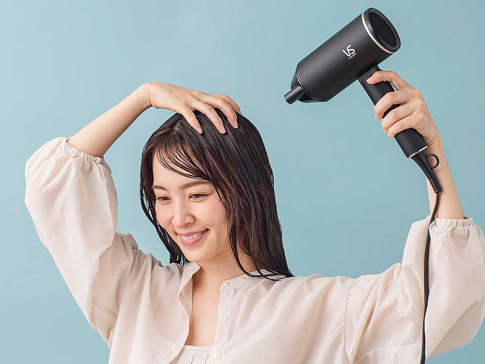 根元を持ち上げるようにしてトップをセット