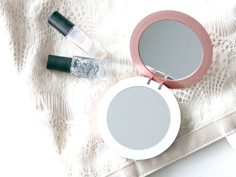 拡大率3倍の拡大鏡と等倍の2面のミラー+LEDライト