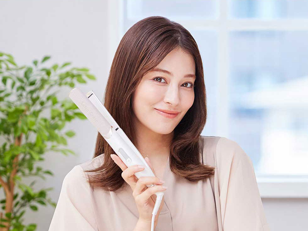サロンセンス300 ストレートアイロン KHS-8770 使用イメージ
