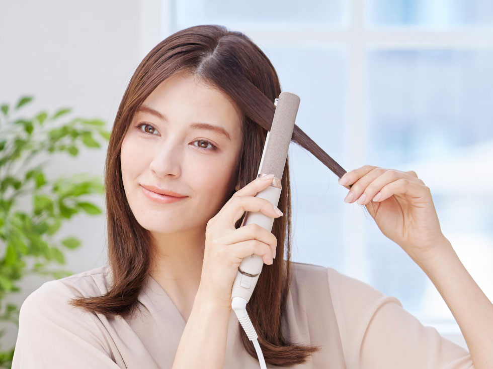 サロンセンスサロンセンス　マイナスイオン　ストレートアイロン　KHS-8780ヘアアイロン サロンのような仕上り