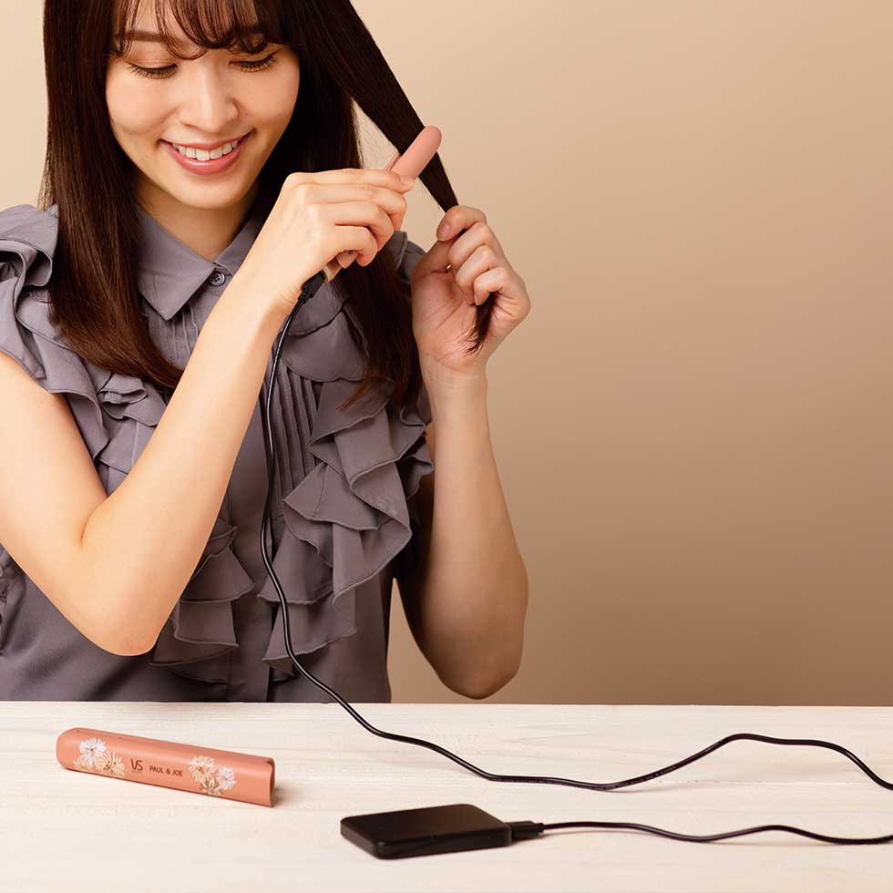 VSI1035　ポール&ジョー 場所を選ばず手軽にスタイリング