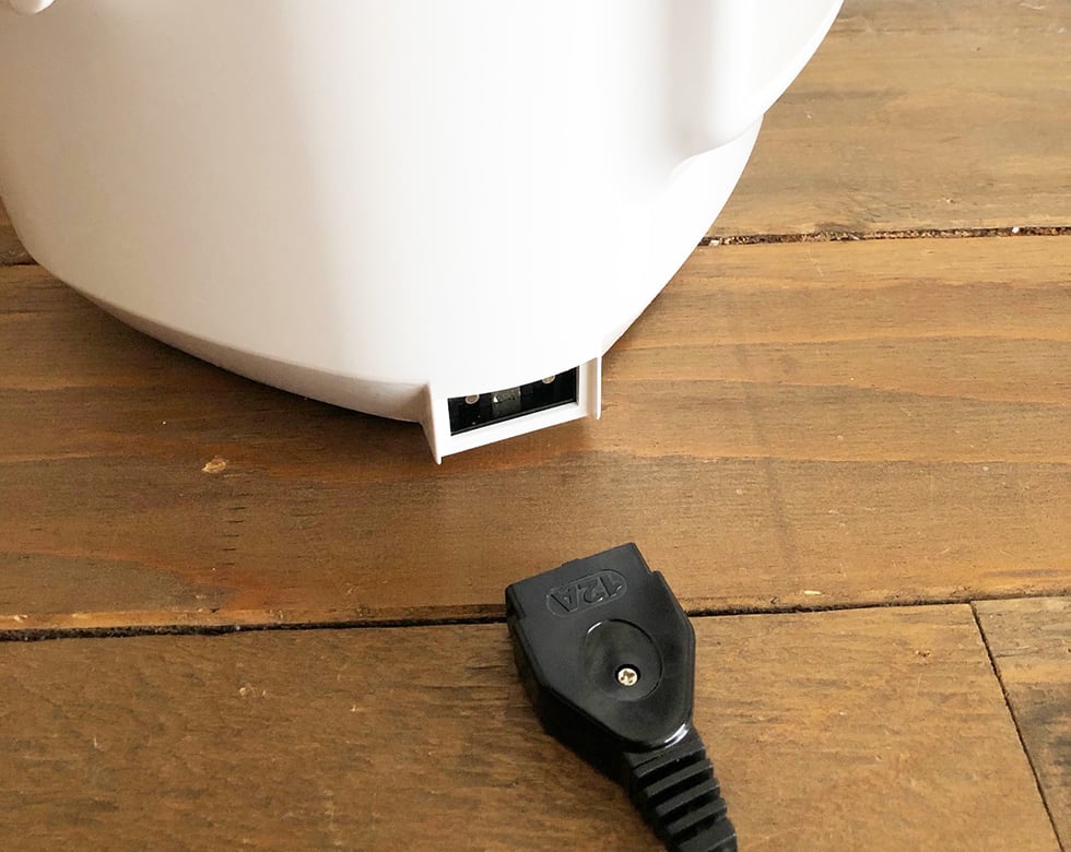 マグネットコードで
持ち運びもお手入れもラク。