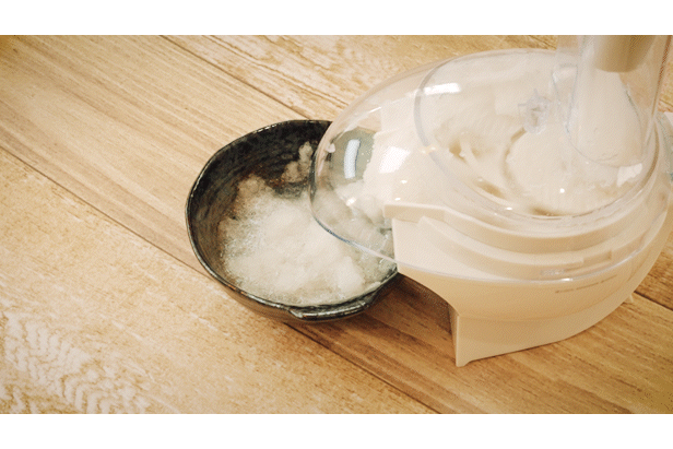 大根を押し込み棒で押さえながら電源オン