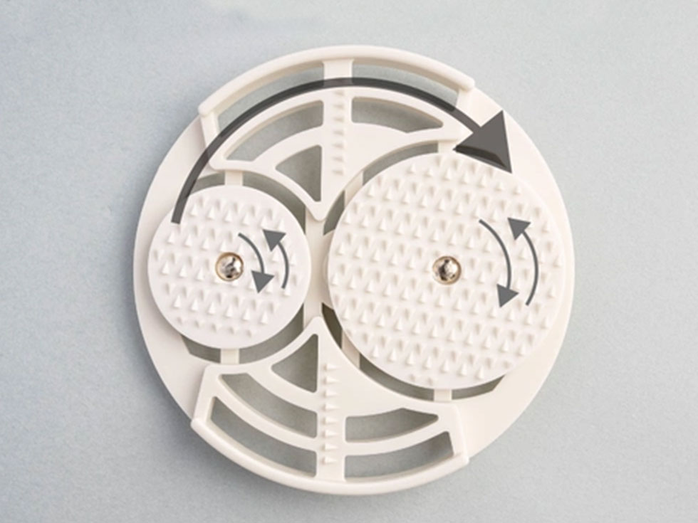 コイズミの大根おろし器はフリーターンの2枚刃を採用。