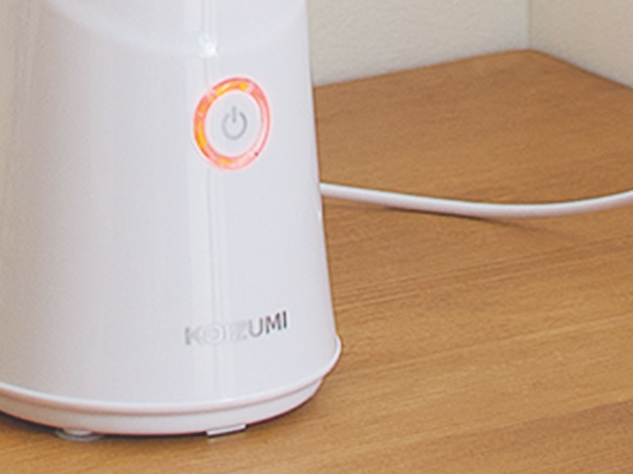 持ち運んでジムやオフィスでも手軽に使える。USB充電式コードレスボトルミキサーKMX-0300