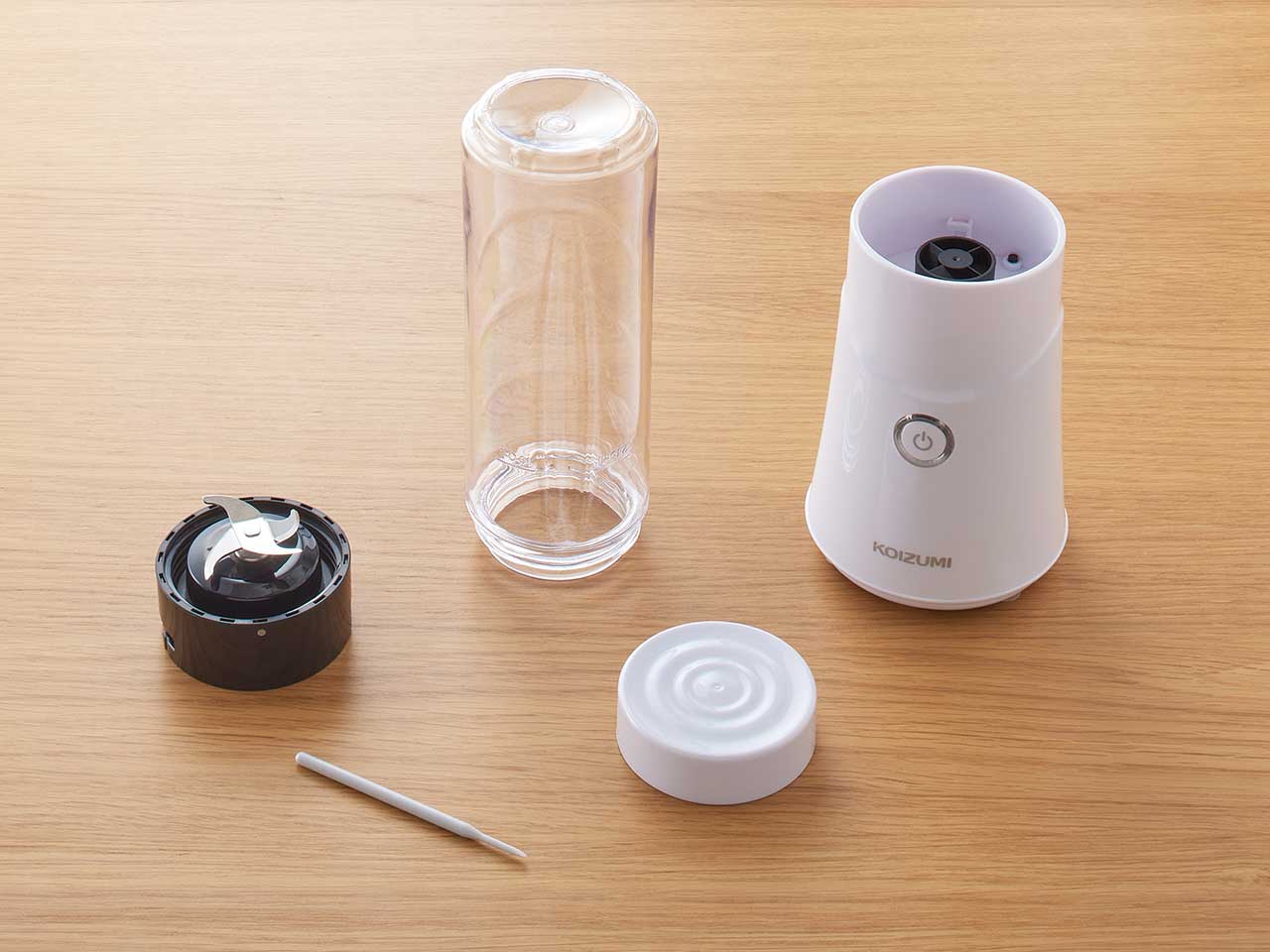 持ち運んでジムやオフィスでも手軽に使える。USB充電式コードレスボトルミキサーKMX-0300