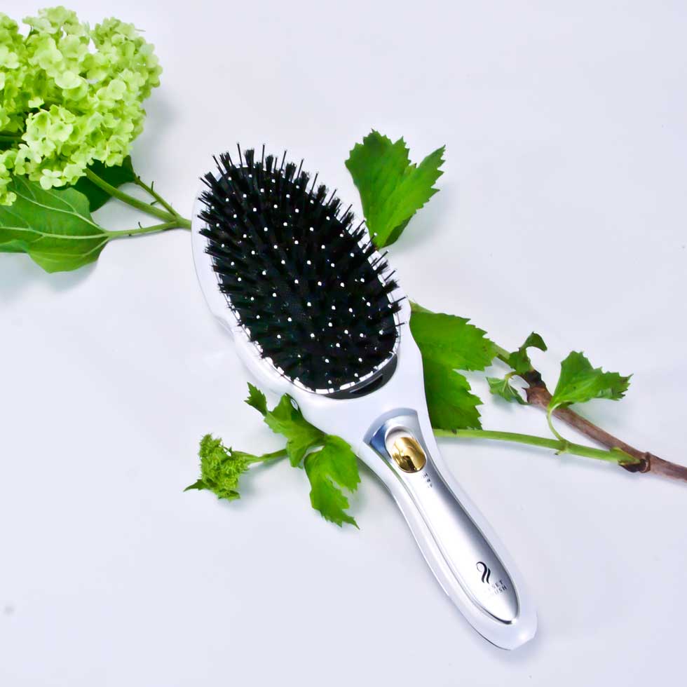 母の日プレゼントに実用的なマイナスイオンリセットブラシKBE2410