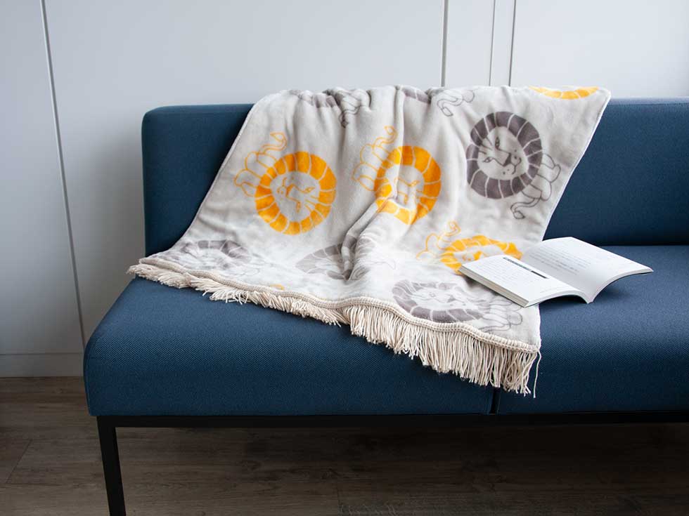 リサラーソン2023新柄レナルト　電気ひざかけ