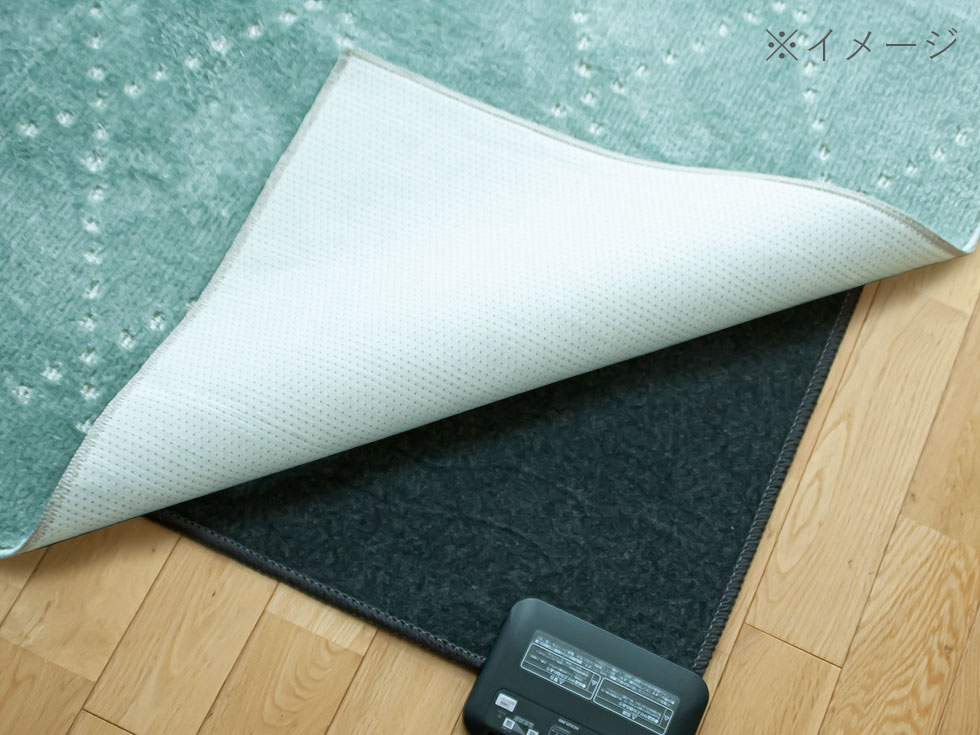 住江織物ラグより一回り小さいサイズです