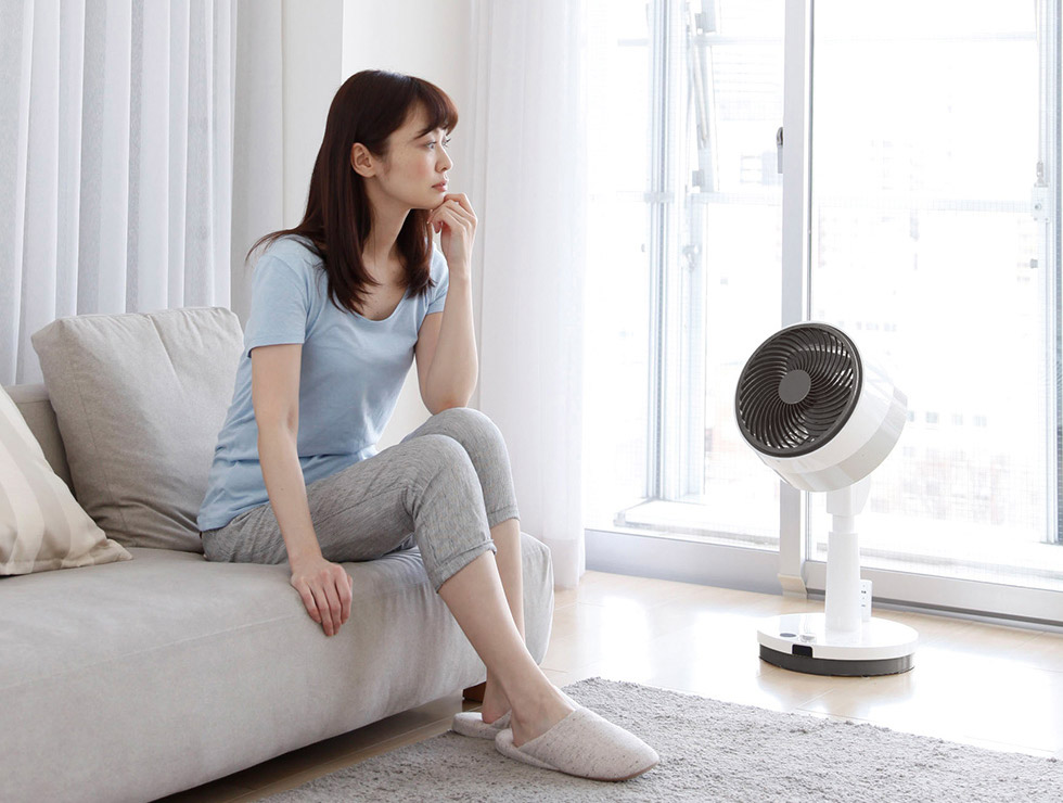 KCF-2322　コードレスサーキュレーター  使用シーン