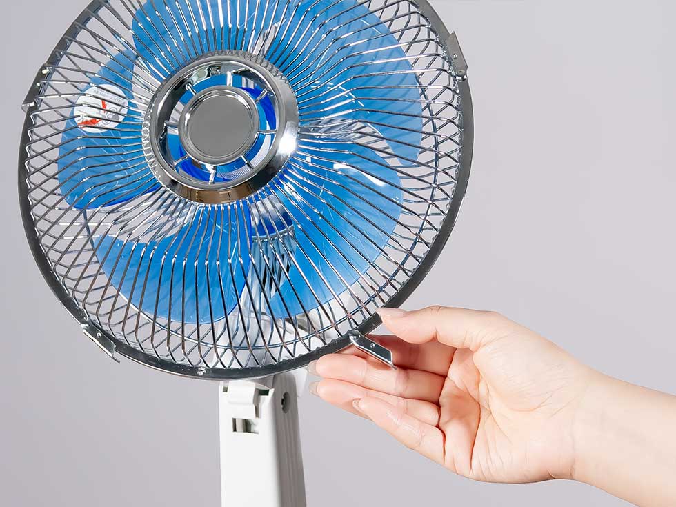 扇風機 ガード外し方