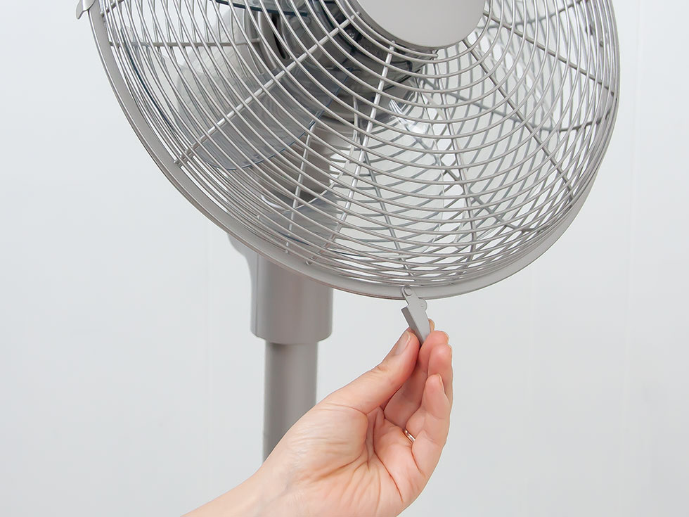 扇風機 ガード外し方