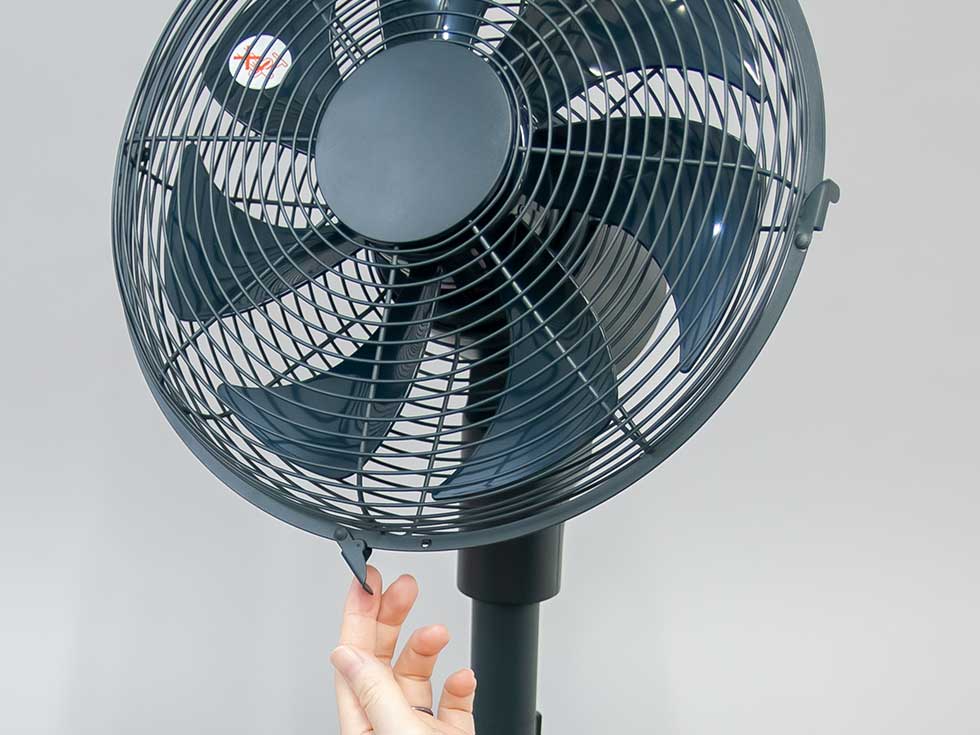 扇風機 ガード外し方