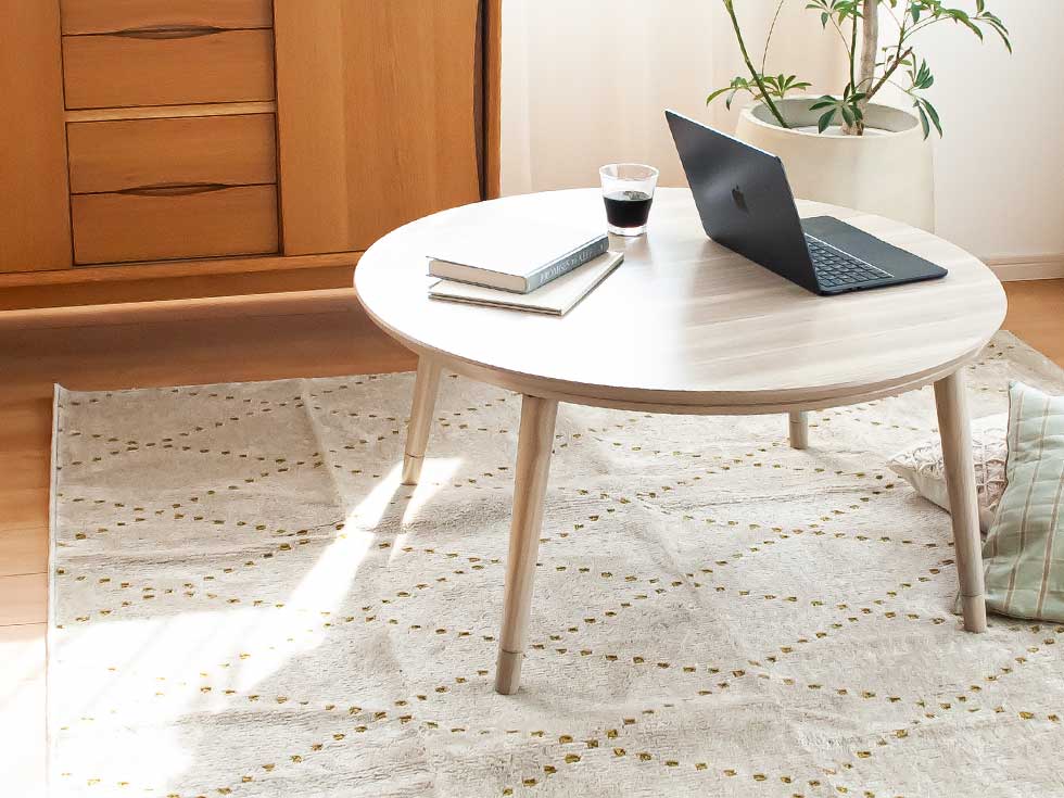 こたつ脚もまるくやさしく
