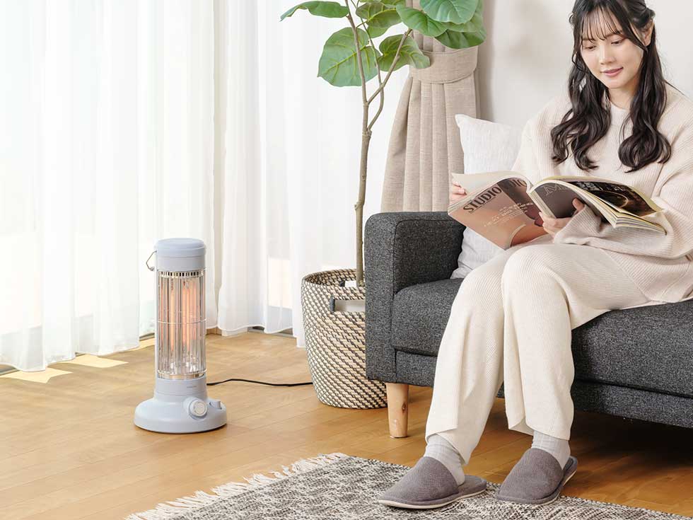 スイッチオンですぐ温かいカーボンヒーター搭載 コイズミ 遠赤電気ストーブ KKH-0651