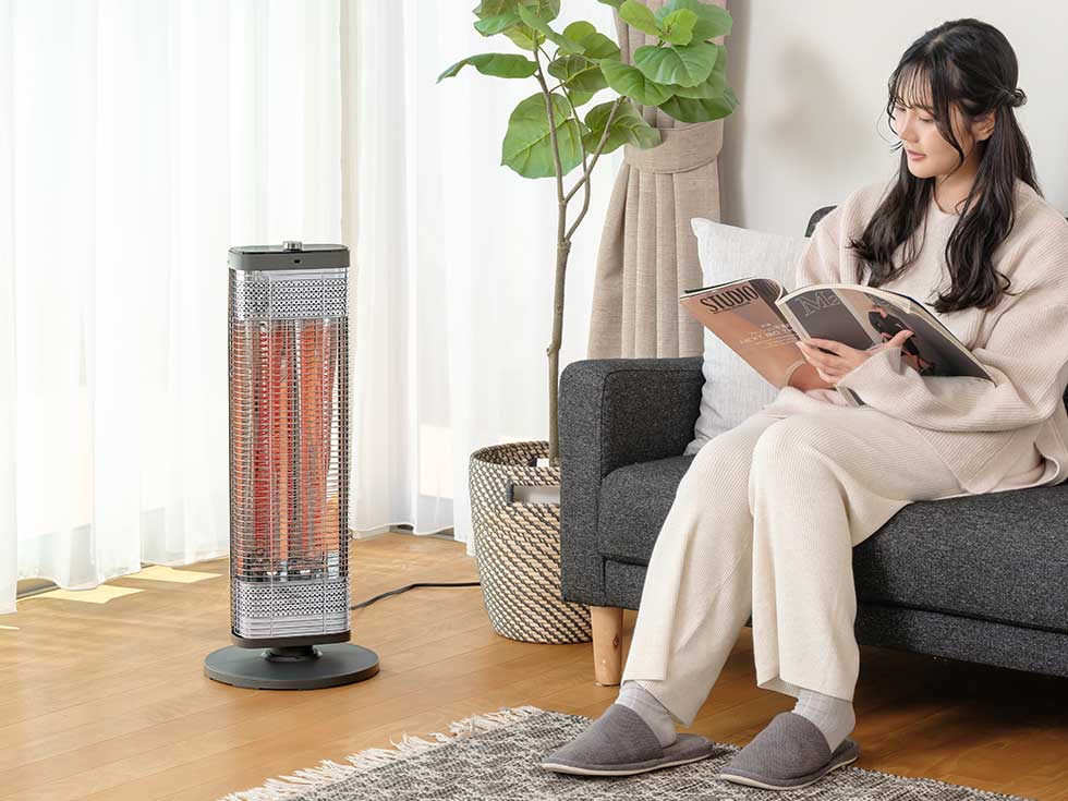 スイッチオンですぐ温かいカーボンヒーター搭載 コイズミ 遠赤電気ストーブ KKH-0954