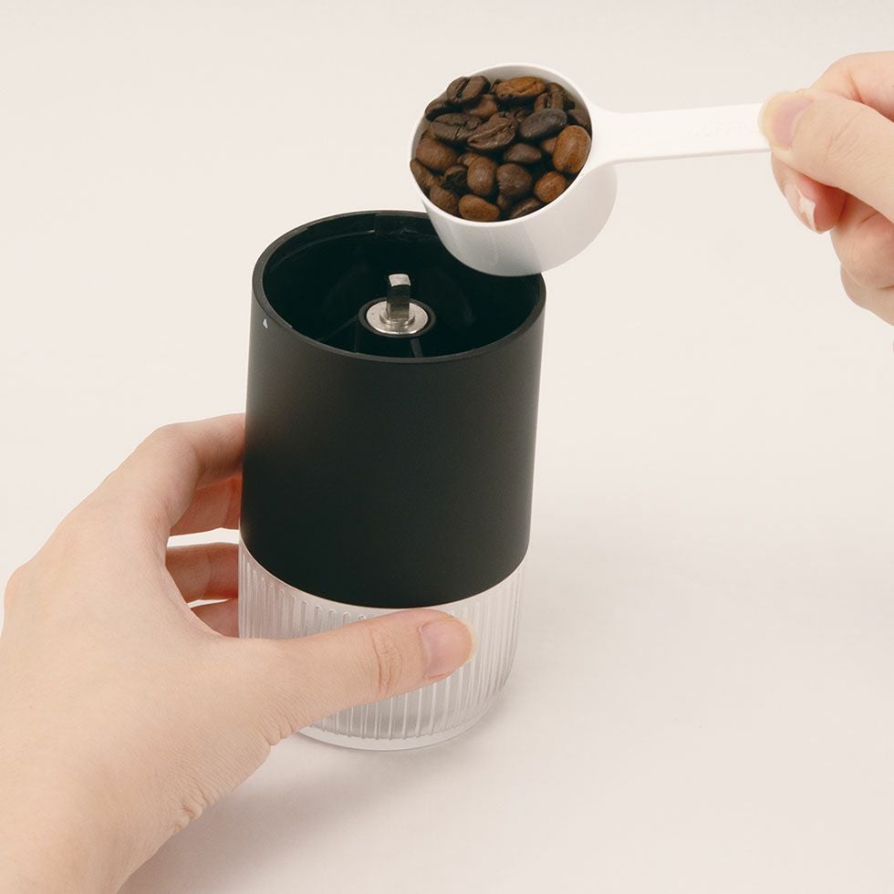 USB充電式ポータブルコーヒーグラインダーKKM-0110 | コイズミ