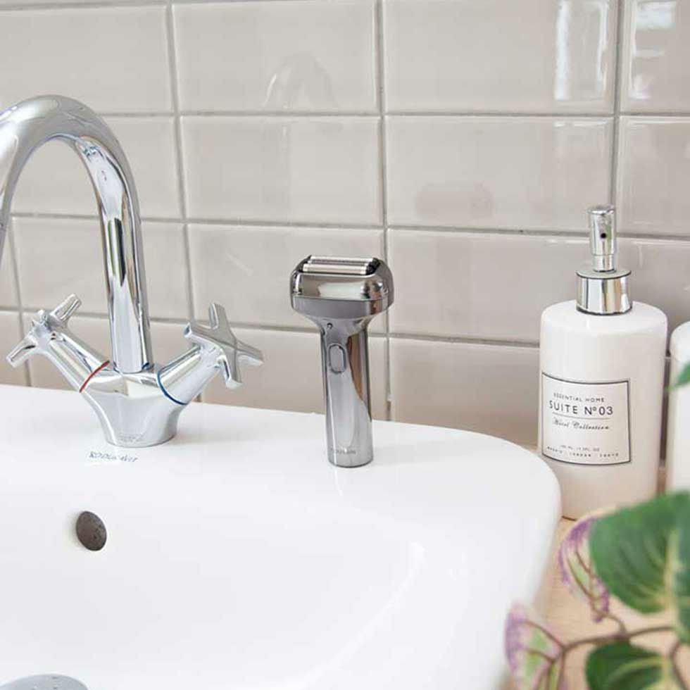 USB充電式3枚刃シェーバーKMC-0820 | コイズミオンラインショップ